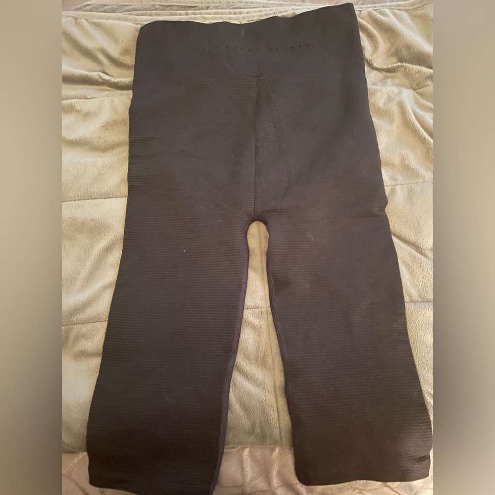 Victoria’s Secret black cropped leggings. Brand new with tags.